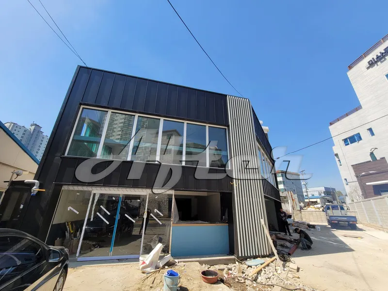 공사 뒤 건물 바깥 모습