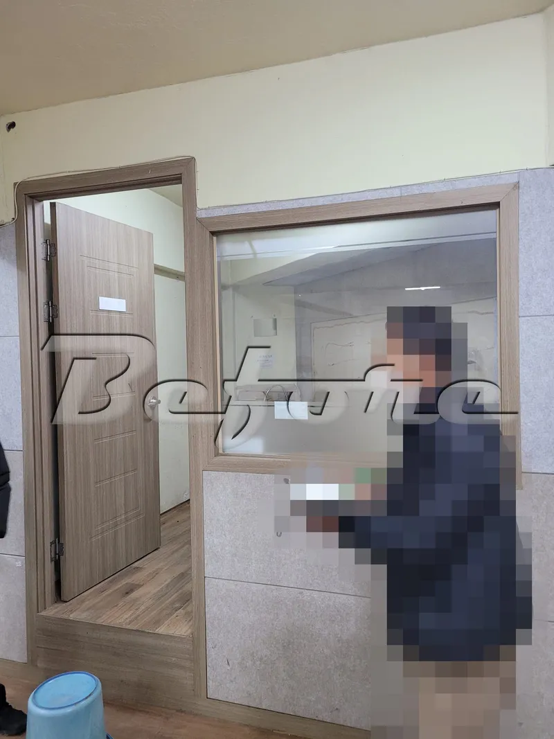 공사 전 출입문과 내부 창