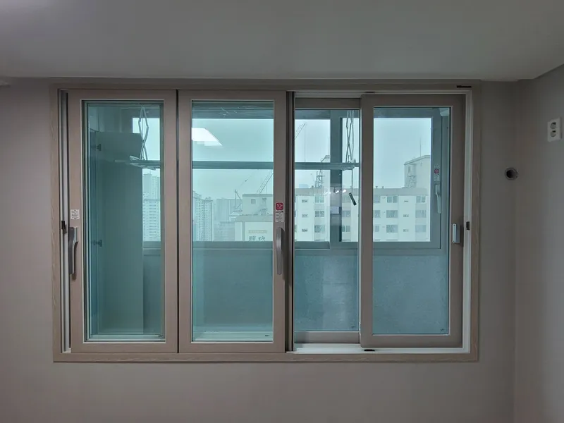 새 창호를 단 방